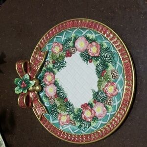 1996 FITZ AND FLOYD CLASSICS "CHRISTMAS WREATH" PLATE WITH RED BOW - 9" DIAMETER